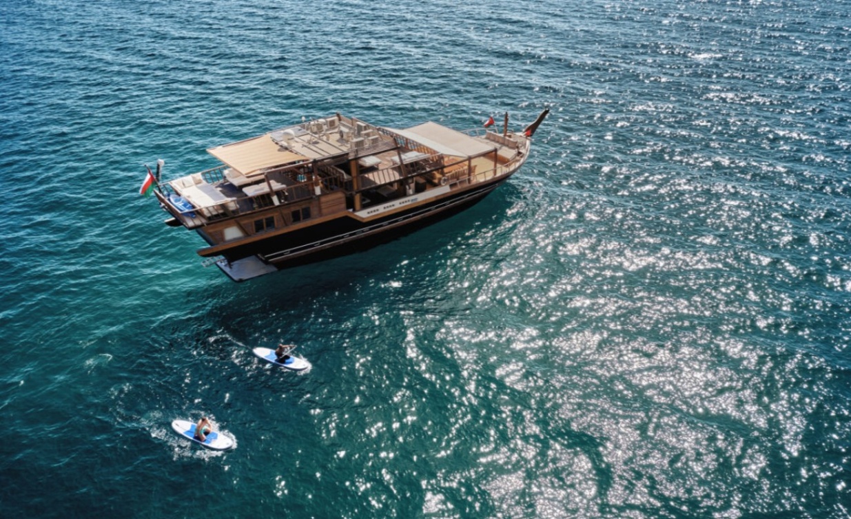 مغامرات استثنائية في خليج عمان من منتجع سيكس سينسيز زيغي باي. 