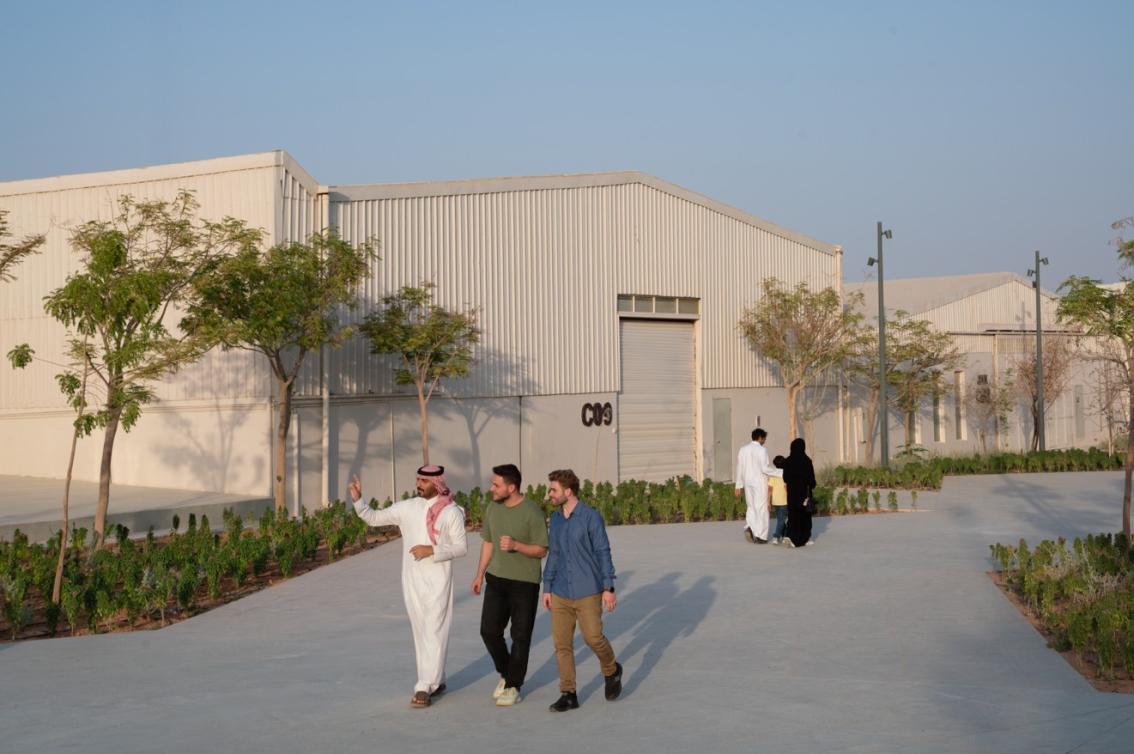  أجواء فنية فريدة من نوعها في بينالي الدرعية للفن المعاصر 2026 . 