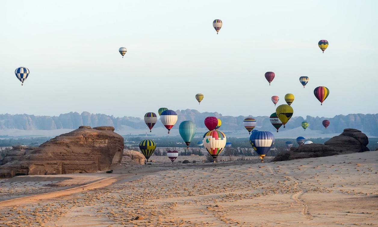  استكشفي جمال العلا من السماء  
