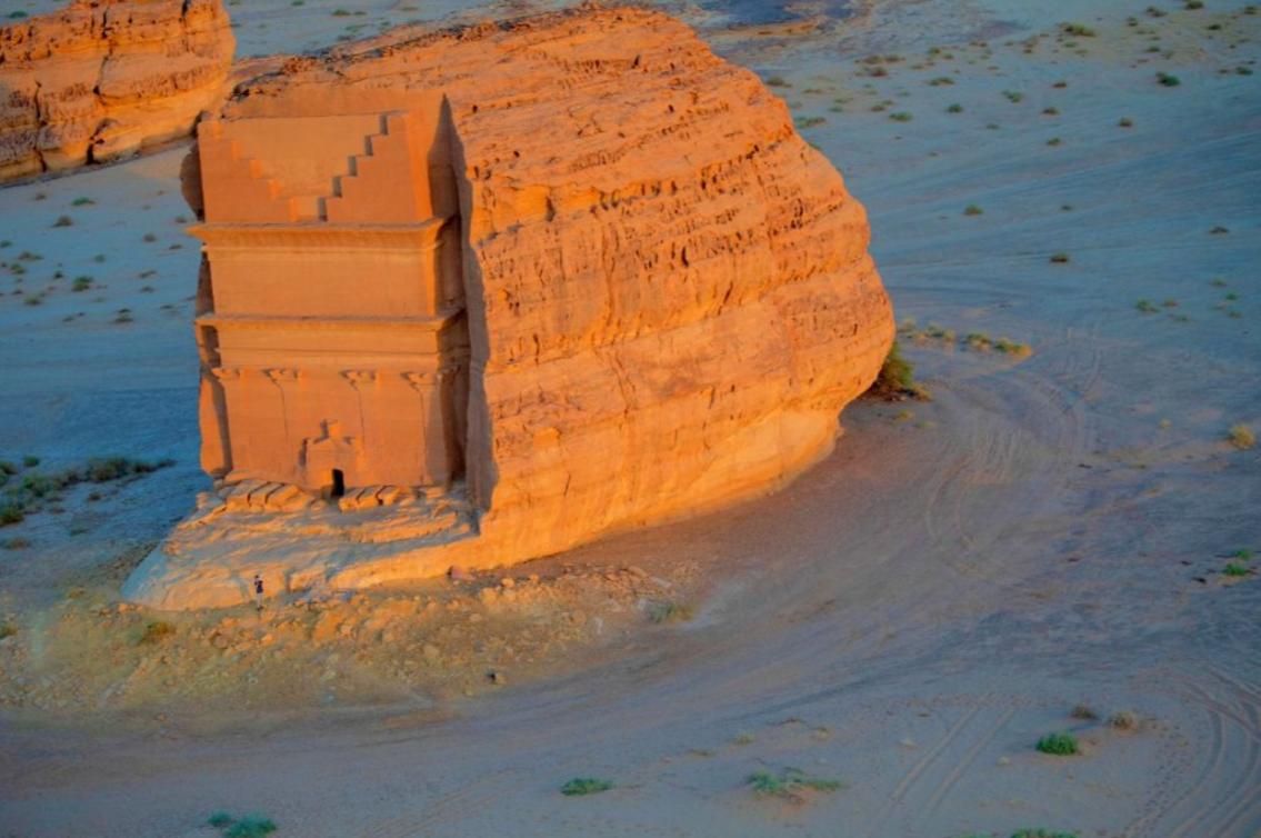  تمتعي بمشاهدة وجهات العلا التاريخية من السماء  