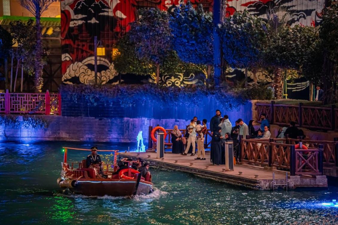 جولة خيالية في اللاجون في بوليفارد وورلد. 