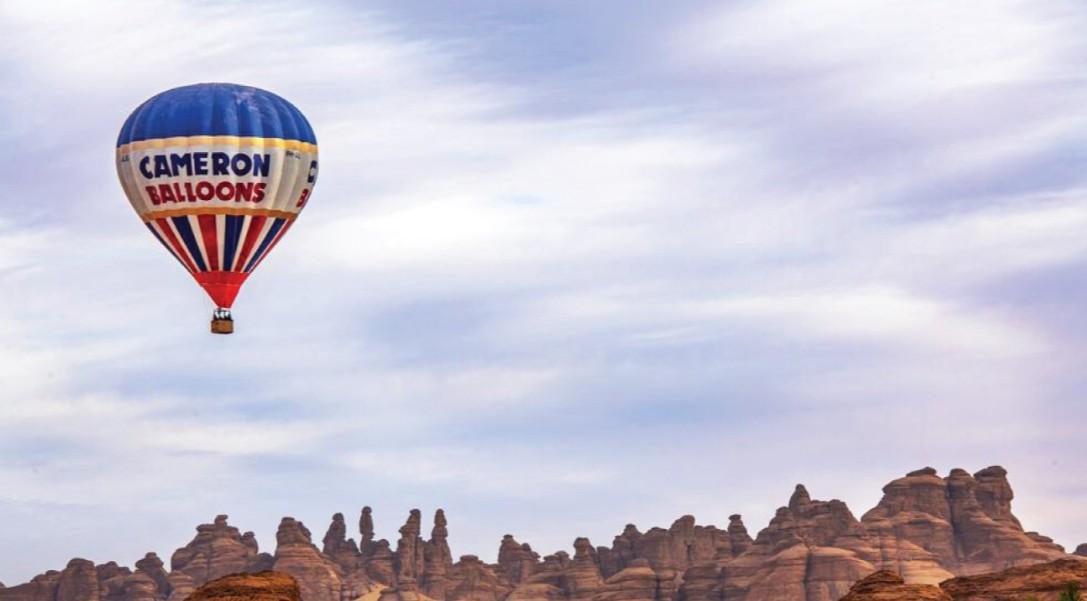  رحلات خيالية وأجواء مثالية للاستجمام في أحضان السماء مع منطاد العلا 