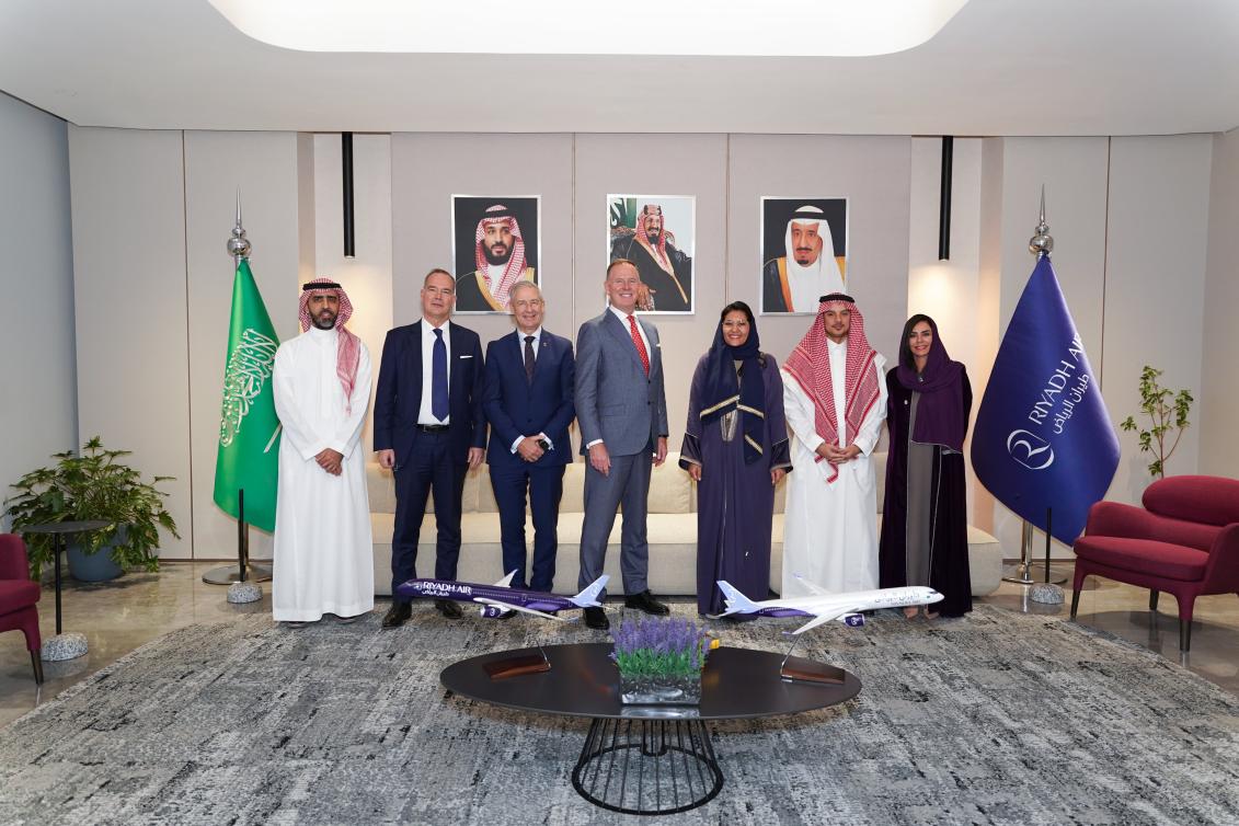  لقطات من زيارة سمو الأميرة ريما بنت بندر لمقر طيران الرياض في إطار مبادرة 10KSA2025.