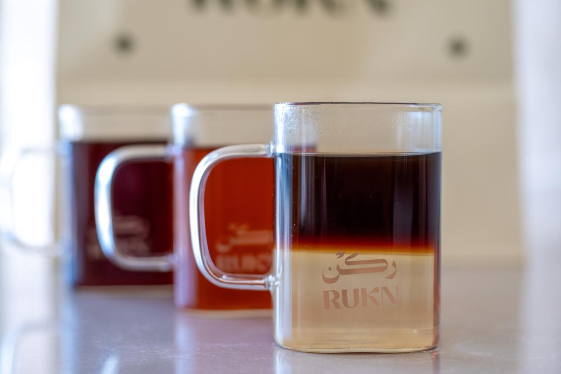  مذاق فريد للشاي في مقهى ركن. 