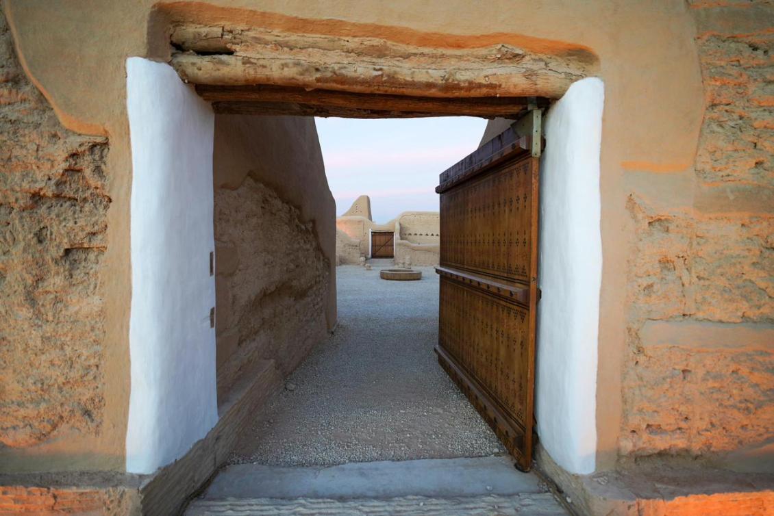  بين الطين والحجر تُكتب أعظم الحكايات 