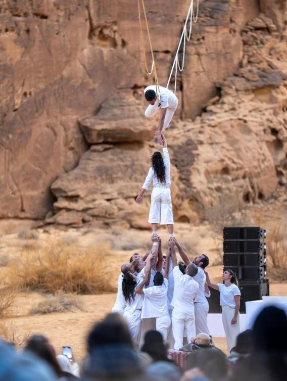 حين يصبح الجسد لغة، وفنون الأداء وسيلة حوار مفتوح مع الطبيعة في قلب العُلا الساحر. 