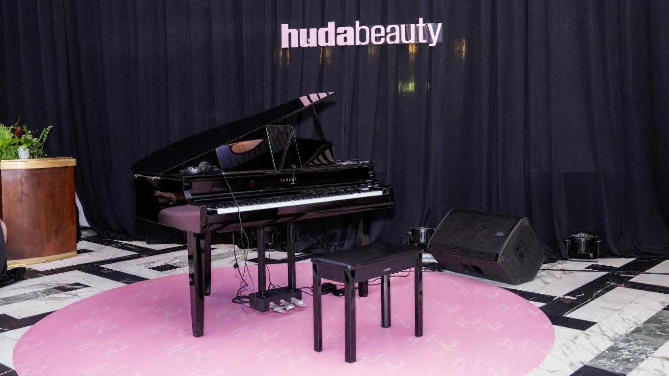 هدى بيوتي تحتفل بإطلاق بودرة Easy Bake Pressed Powder