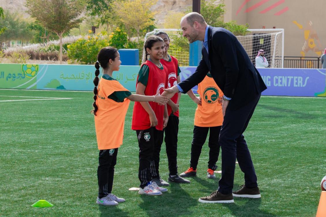  الأمير ويليام خلال زيارته لمراكز التدريب الإقليمية للبنات في مسك، 