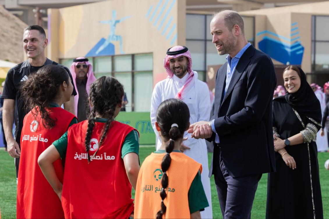 حوار ودي مع الناشئات الواعدات من الأمير ويليام 