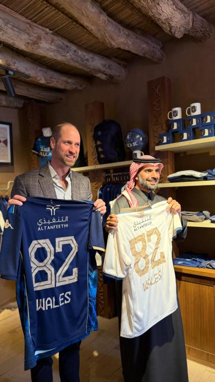 لقطة تذكارية لأمير ويلز برفقة سمو الأمير بدر بن عبد الله بن فرحان 