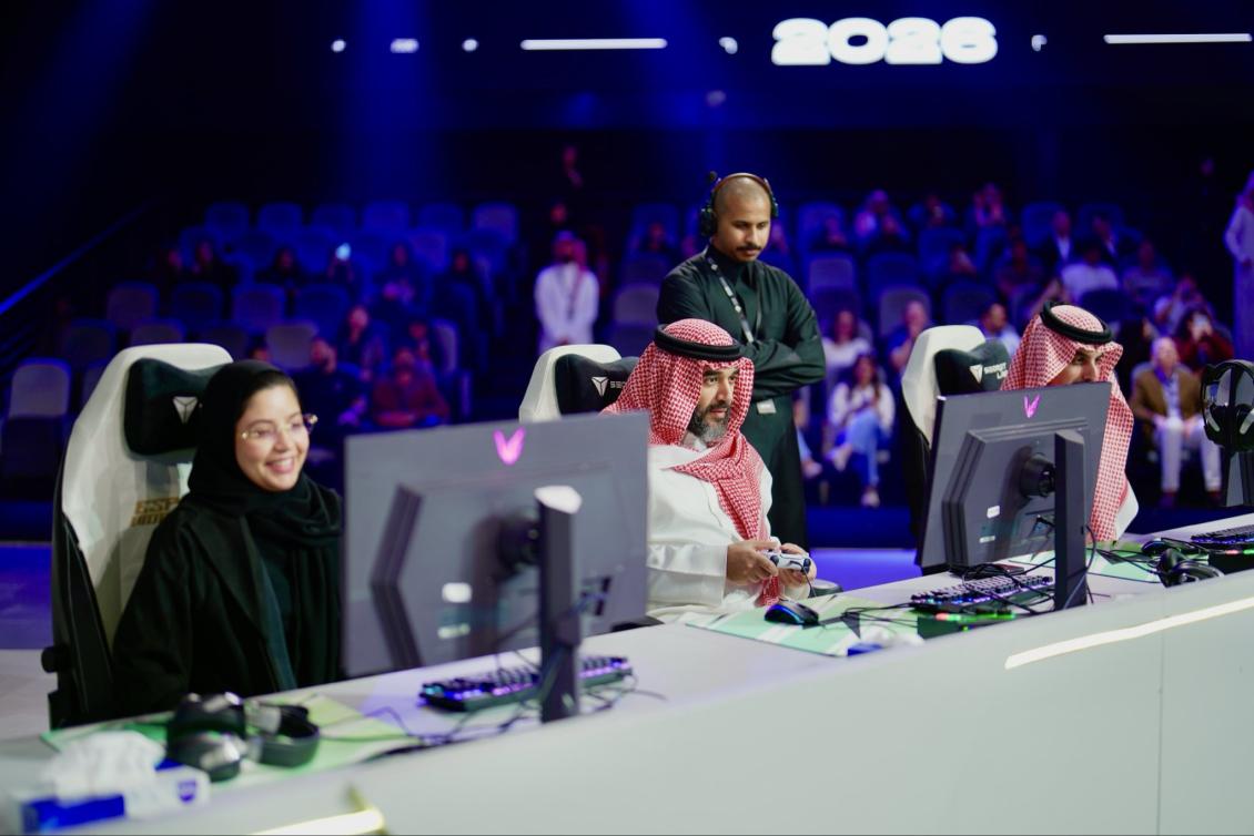 ولي العهد البريطاني خاض مواجهة استعراضية في لعبة Rocket League مع صاحب السمو الملكي الأمير فيصل بن بندر بن سلطان 