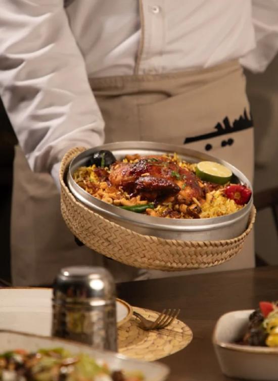  استمتعي بروح التجربة النجدية الأصيلة في مطعم عسيب . 