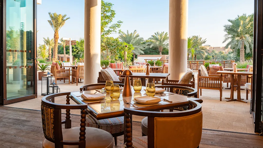  تجربة أنيقة وأجواء هادئة في مطعم ميز. 