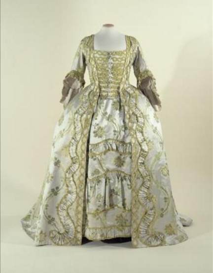فستان من قسم قرن الـ18 في متحف Musée Galliera