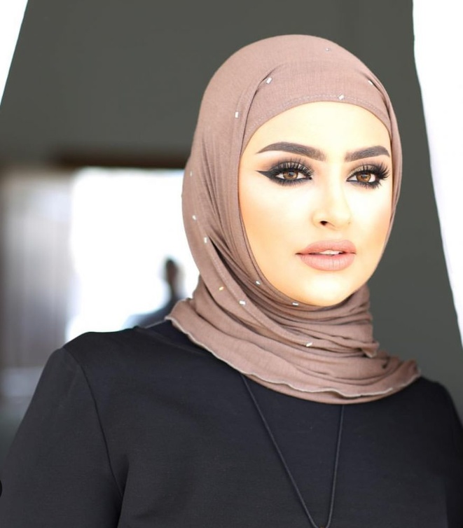 مكياج عيون ناعم مكلل بالآيلاينر مع سندس القطان