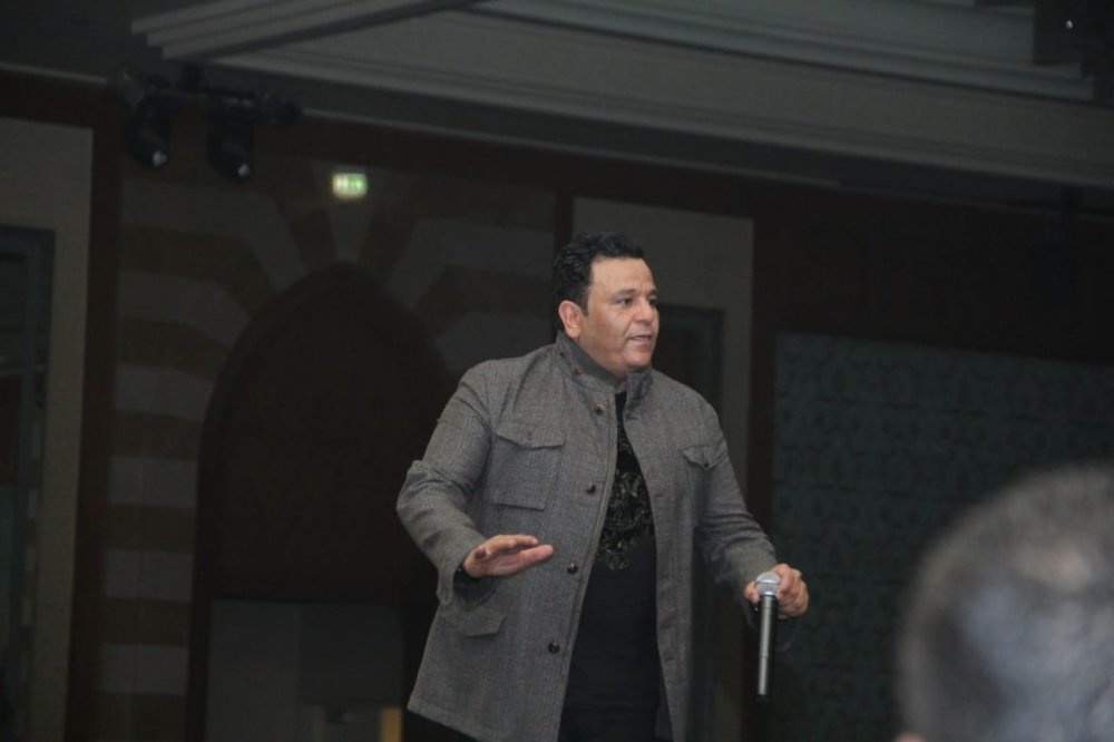 اول حفل لمحمد فؤاد بعد وفاة شقيقه
