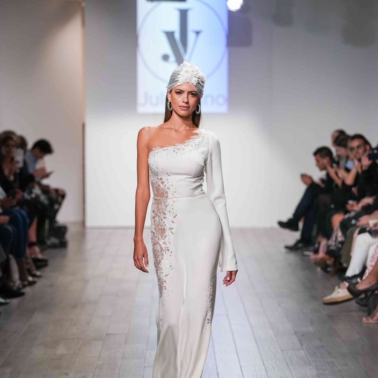 فستان من julie vino