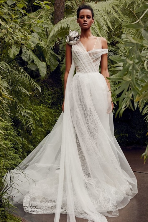 فستان من vera wang