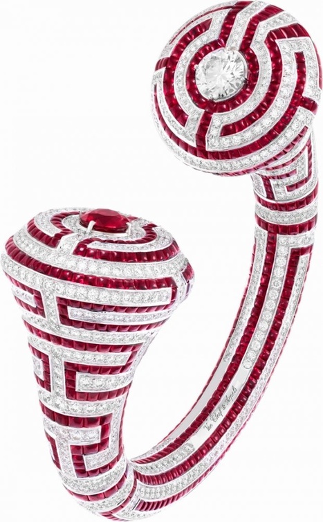  اسوارة من فان كليف أند أربلز Van Cleef & Arpels
