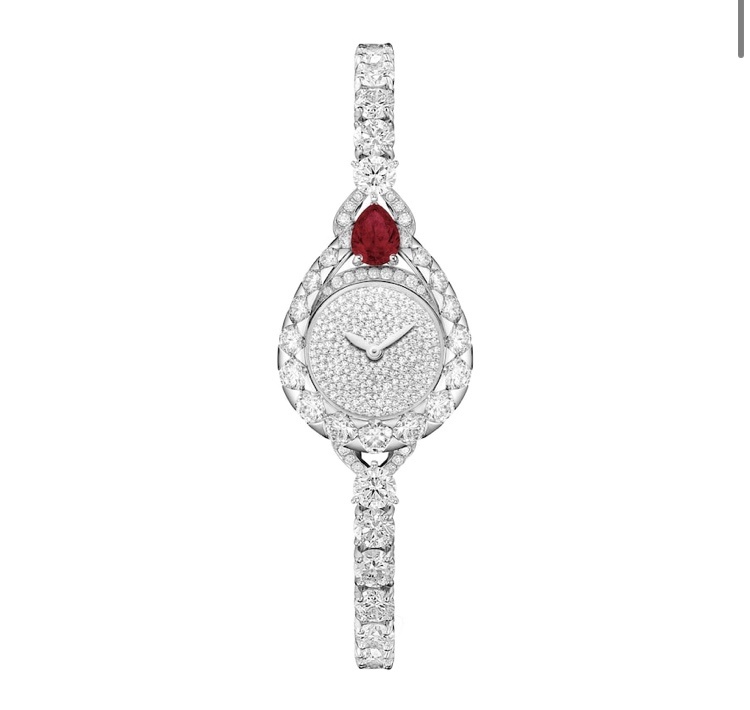 ساعة فاخرة من البلاتينيوم ومكسوة بالماسات من Chaumet