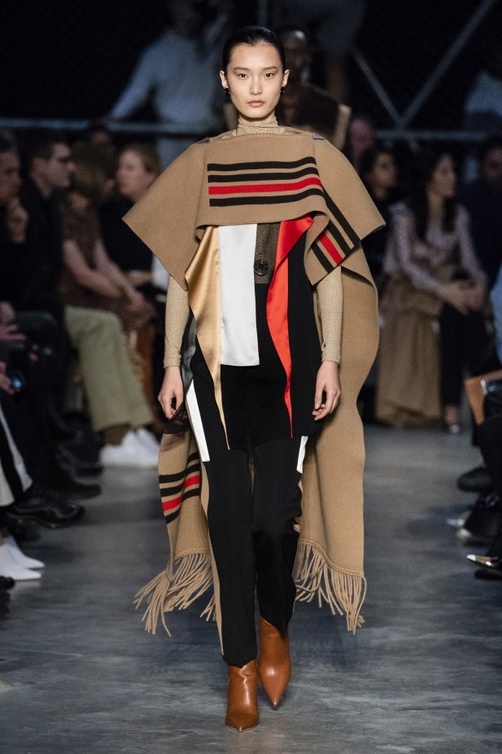 اجمل صيحات الكاب ارتديها مع بداية عام 2020 من Burberry