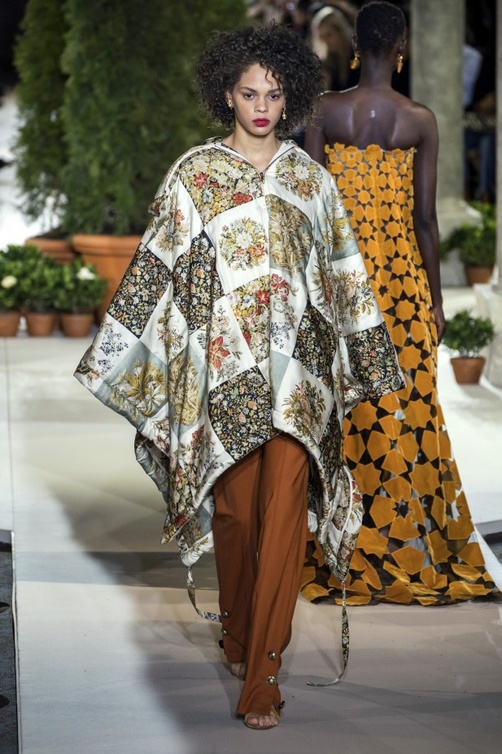  اجمل صيحات الكاب ارتديها مع بداية عام 2020 من Oscar De La Renta