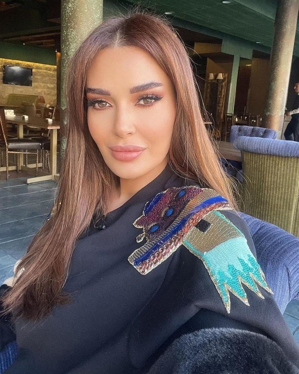 تحديد الفك بالكونتور للحصول على ذقن سيرين عبد النور - الصورة من حسابها على انستغرام