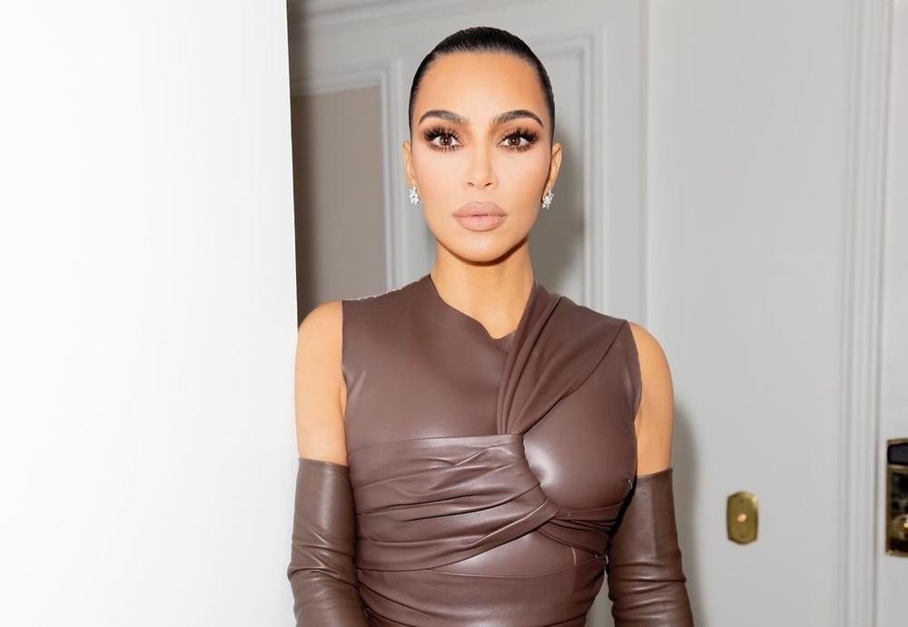 كيم كارداشيان تودع مديرة أعمالها