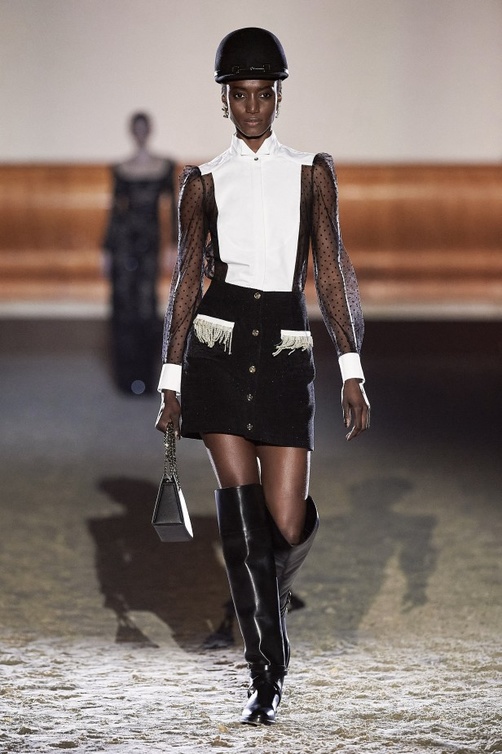قميص شفاف باللّونين الأبيض والأسود من Elisabetta Franchi