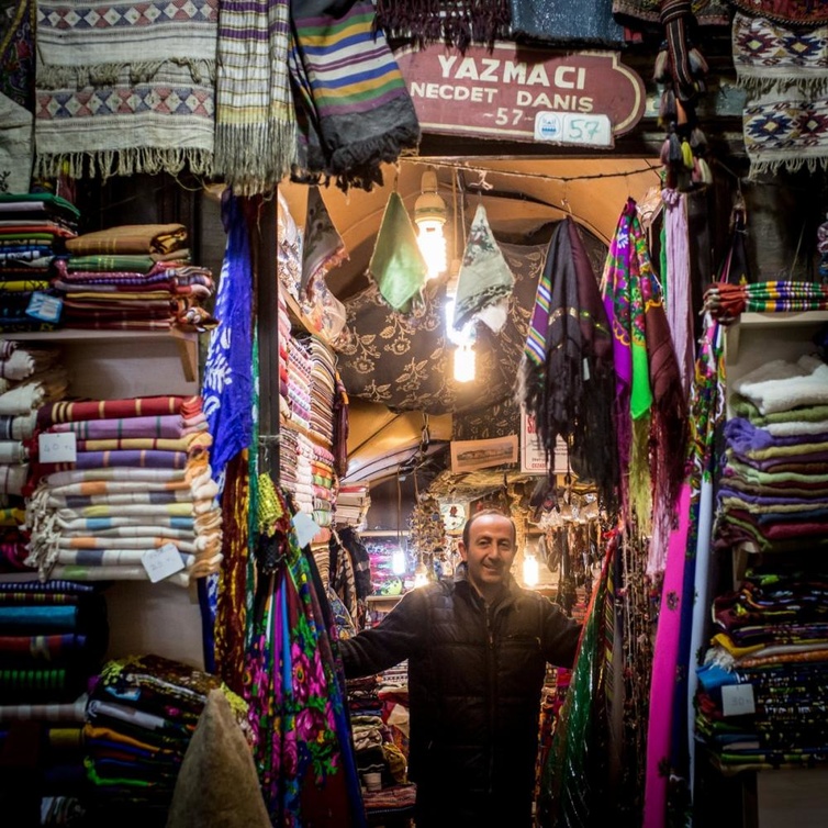 اجمل المصنوعات القطنية واغطية الرأٍس في متجر مرات حاشاس