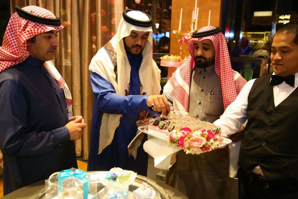 من الحضور