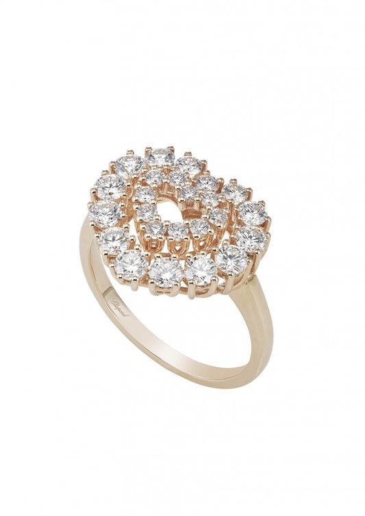 خاتم ذهبي مرصع بحبات الألماس على شكل قلب لعروس عيد الحب من شوبارد Chopard