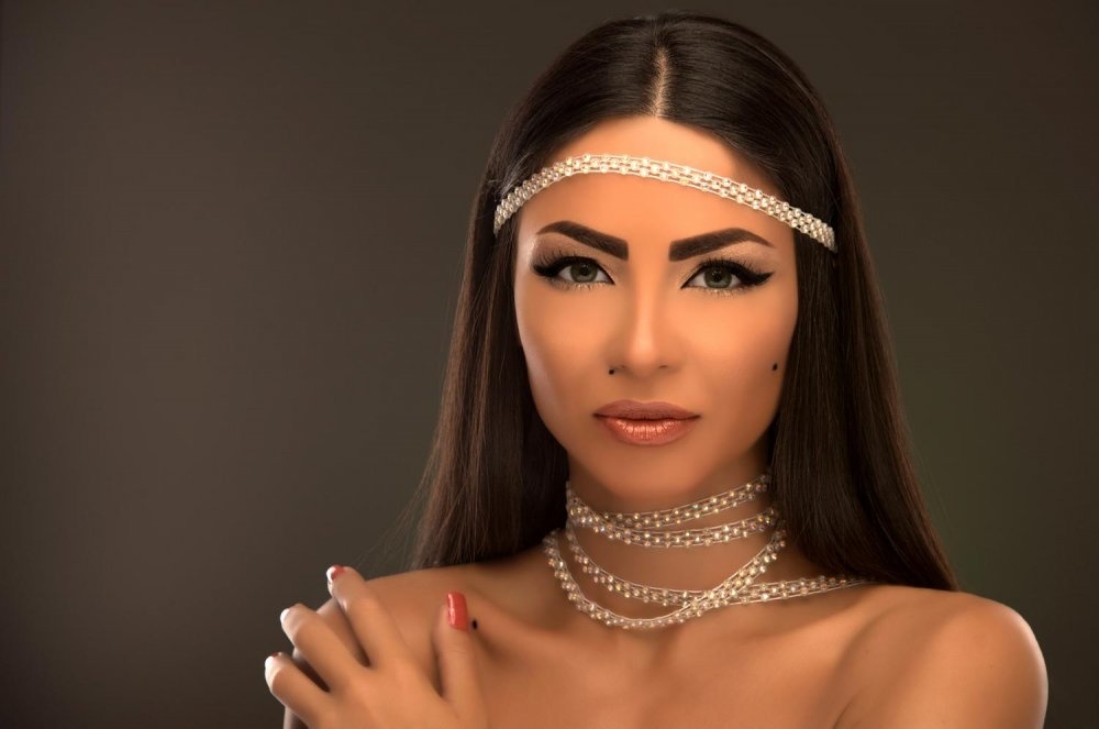 دوللى شاهين