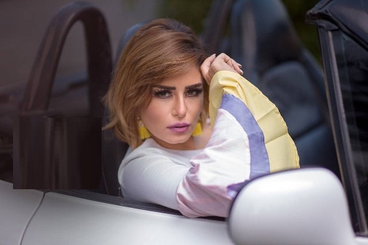 منة فضالي متالقة في جلسة تصوير