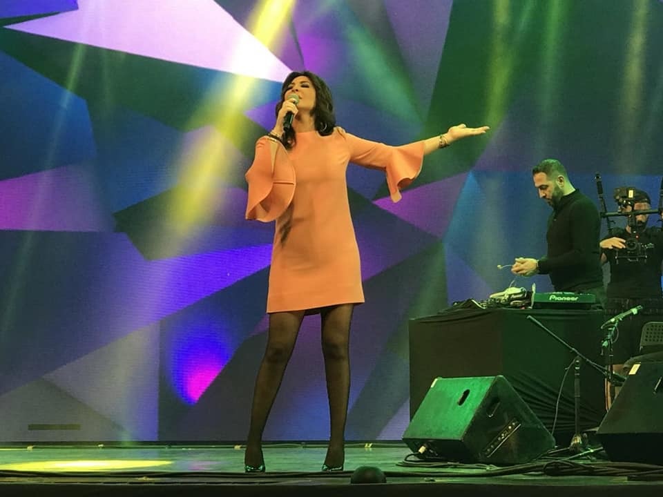 اليسا في الحفل قبل اصابتها باغماء