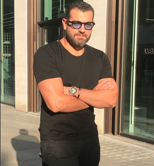 ستايل كاجوال بسيط وجذاب مع النظارات الشمسية الشبابية