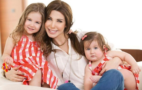 نانسي عجرم تحمل لقب ام البنات