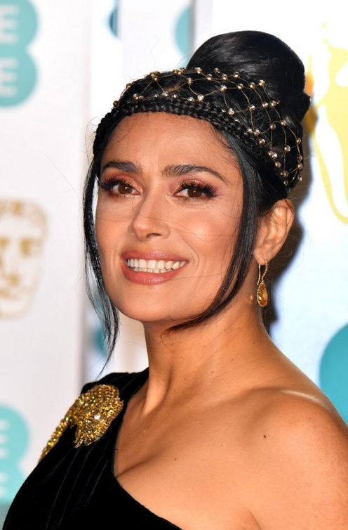 إطلالة جمالية جريئة لسلمى في حفل Bafta  العام الماضي