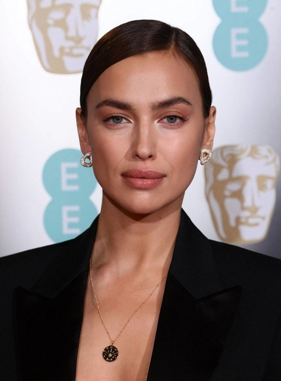 إطلالة جمالية بسيطة اعتدنا على irina shayk بها