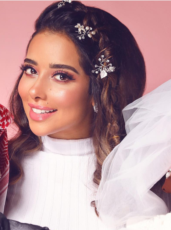 اكسسوارات شعر بلقيس فتحي ساحرة ومثيرة للجدل