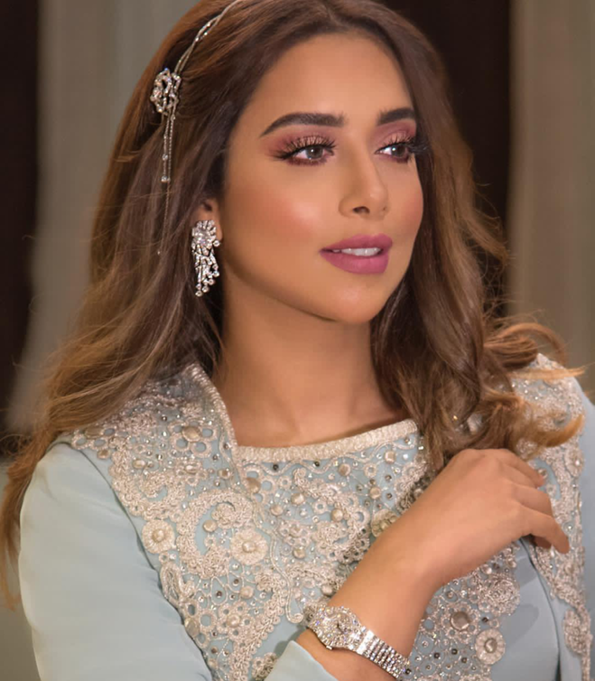 اكسسوارات شعر بلقيس فتحي مثيرة للجدل