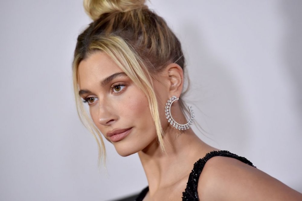 Hailey Bieber  تتألق بمجوهرات Messika Paris