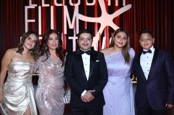 محمد هنيدي وعائلته