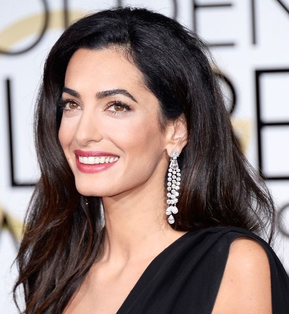 أمل كلوني بأقراط من هاري وينستون Harry Winston