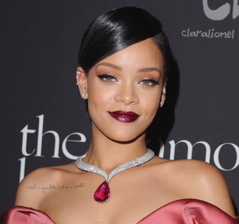 ريهانا بقلادة من شوبارد Chopard