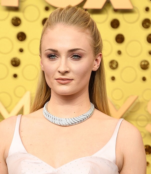 صوفي ترنر بمجوهرات من لويس فويتون Louis Vuitton