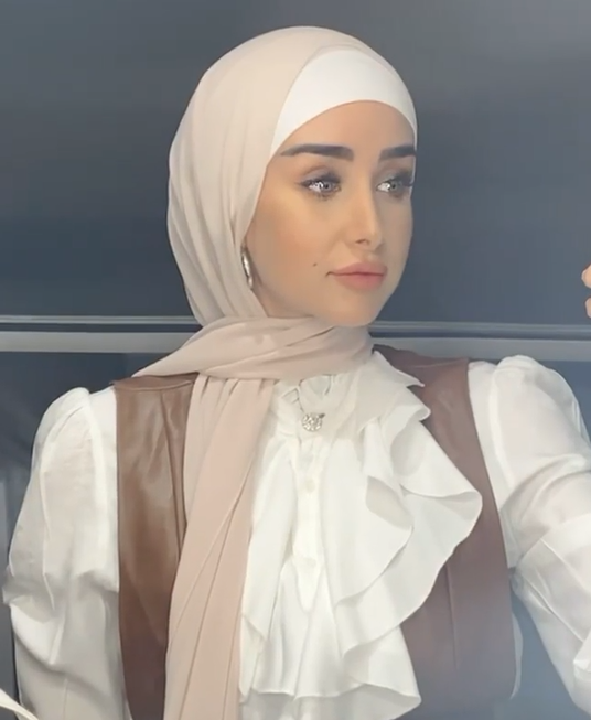اطلالة هنا الزاهد في كواليس مسلسلها الجديد بالحجاب