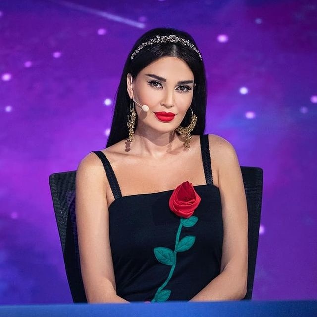 اطلالة جمالية ناعمة تناسب يوم الحب
