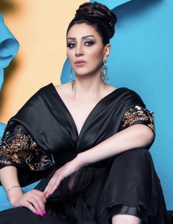 الفنانة وفاء عامر