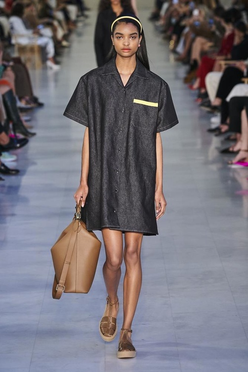 تصاميم ملابس فضفاضة للصيف يأسلوب كاجوال من Max mara